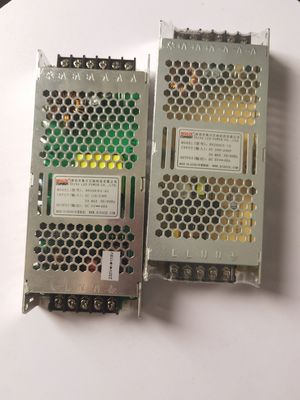 Unità di sorgente di illuminazione versatile per spazi da 200*100*50 mm e umidità 0-95%RH300W 60A 5V